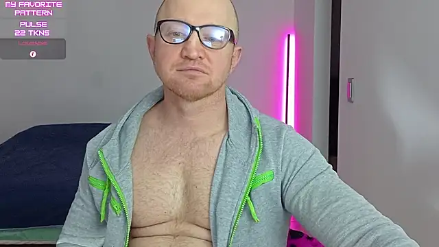 kevintyler69 Adlı Modelin Canlı XXX Sohbeti