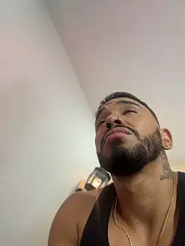 bruno_miller_ Chat XXX in diretta