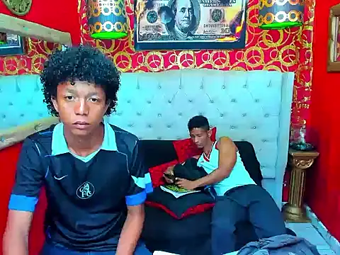 skinny20boy Adlı Modelin Web Kamerası Şovu