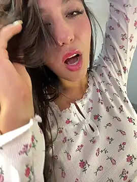 MiaJones21 Adlı Modelin Web Kamerası Şovu