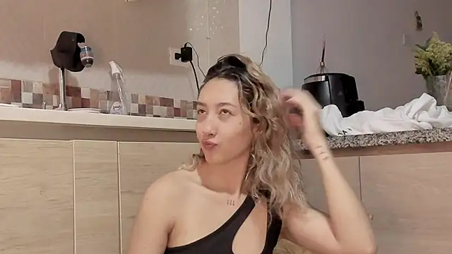 Laurenn_Sweet élő XXX-chatje