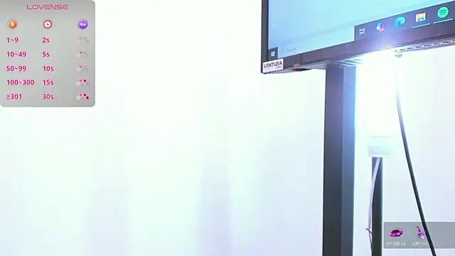 MoonBlue95 Live XXX-Chat