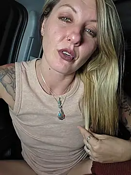 SheIsSomething Live XXX Chat