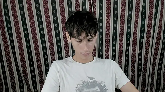 Skinny_Sebas Show in webcam