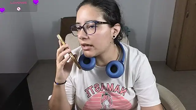 blue__moon_n Live XXX chat