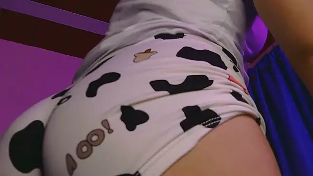 tinny_emiily Adlı Modelin Canlı XXX Sohbeti