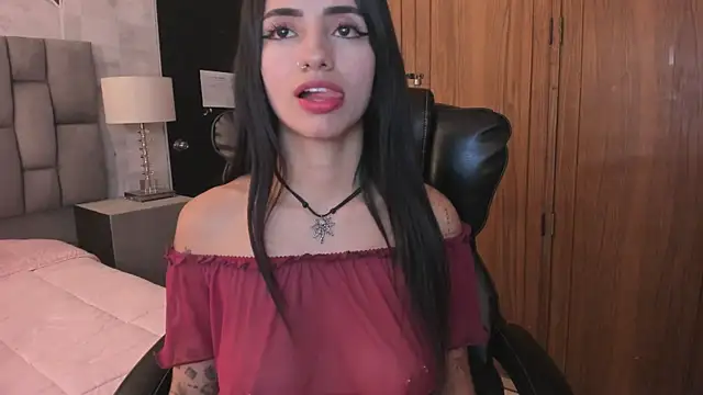 Chatroom XXX en direct de DakotaBabyy_
