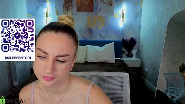 Chat +18 de Silen_Tori ao vivo