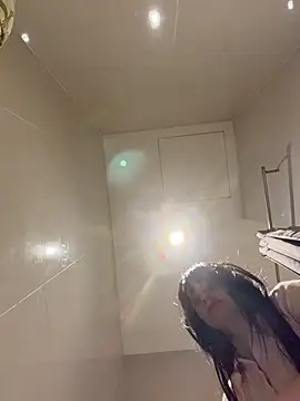 Chat +18 de MiaTee ao vivo