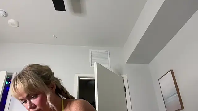 ElenaErickson Show in webcam