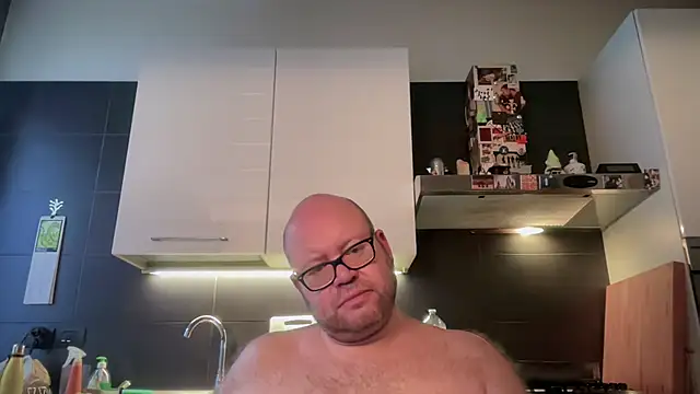 theitalianbear Chat XXX live
