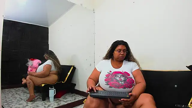 Lynn_Jones' Live XXX Chat