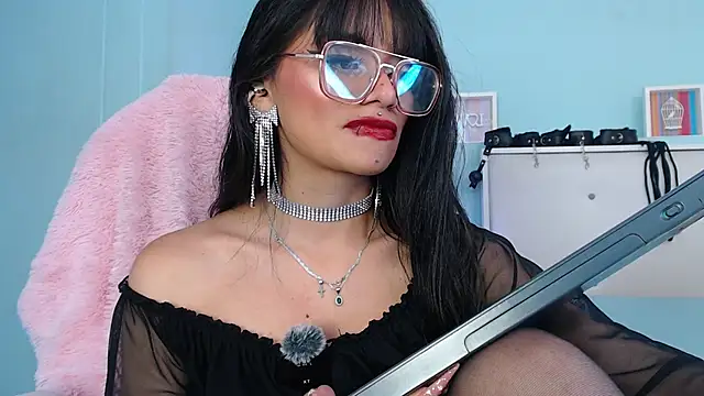 Emerald_gh – Naživo XXX chat