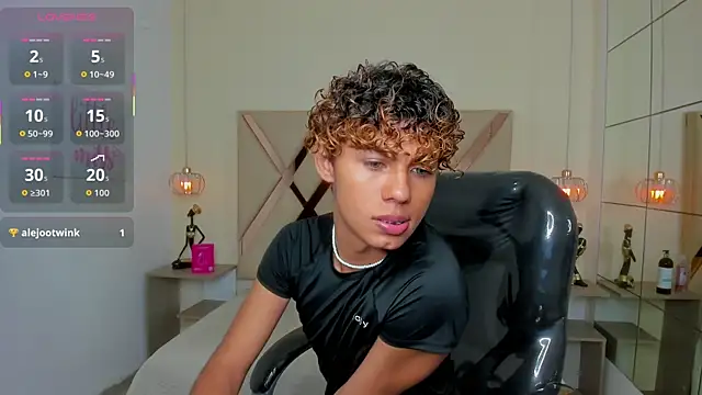 Anyelo_Twink Show in webcam