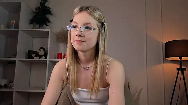 NovaOliphant's Live XXX Chat