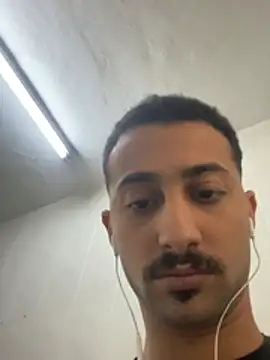 عرض كام Hehjehjeqll