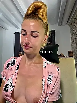 kylie_blck 现场XXX聊天