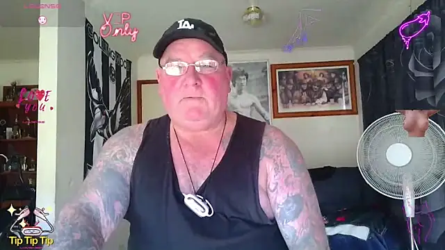 KINKYBLUEYES69's Webcam Show