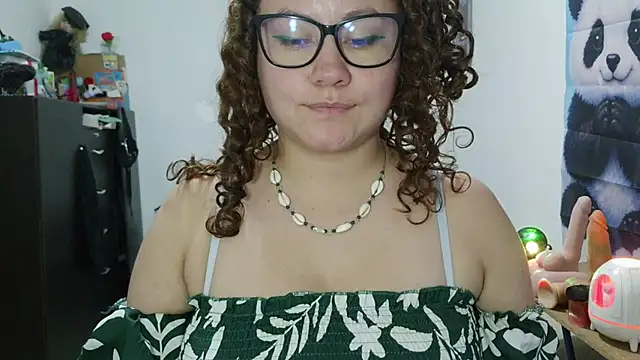Živý XXX chat curly_greeneyed