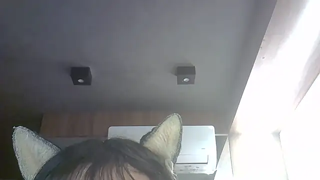 SkinnyKitten Pertunjukan Webcam