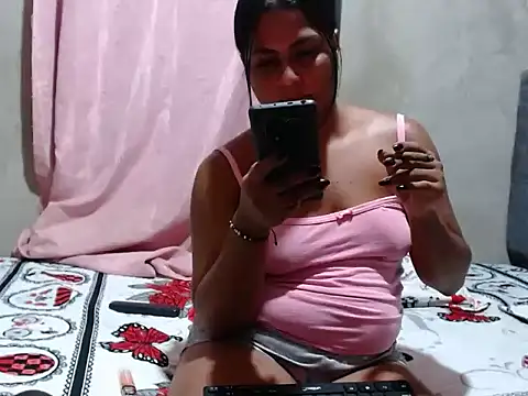 Giselabrunette25's Live XXX Chat