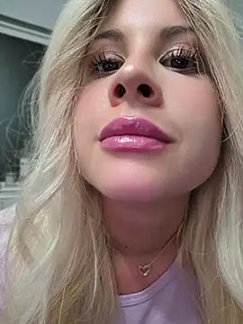 ItsAuroraBorealis' Webcam Show