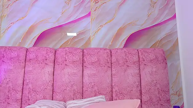 XXX chat uživo modela emmacurvy