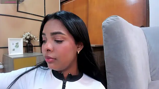MIAROGGERSS Chat XXX in diretta