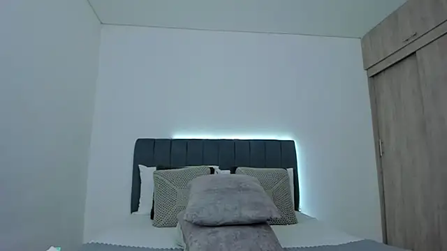 im_sarah34's Live XXX Chat