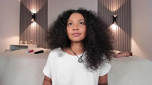 Zafiiraa: онлайн-секс-чат
