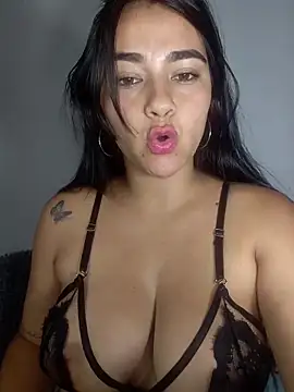 XXX chat uživo modela alison_villalobo