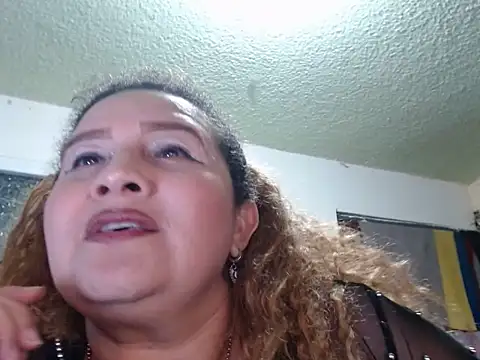 Perla1981--'s Live XXX Chat