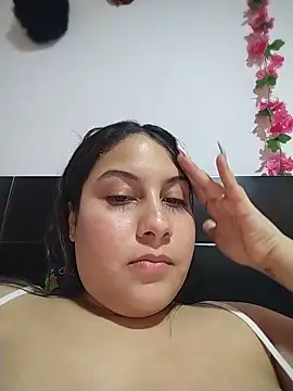 Chat XXX en directo de esmeralda_jadees