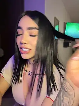 NickiiiiiのライブXXXチャット