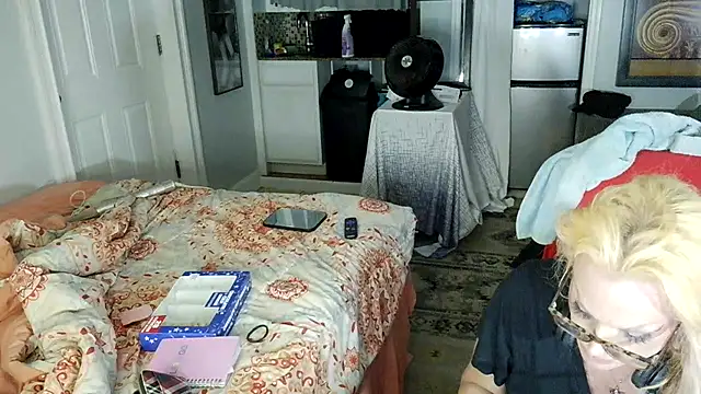 StarinThecloudz's Webcam Show