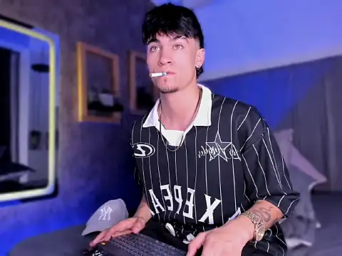 The_BossCrown Show in webcam