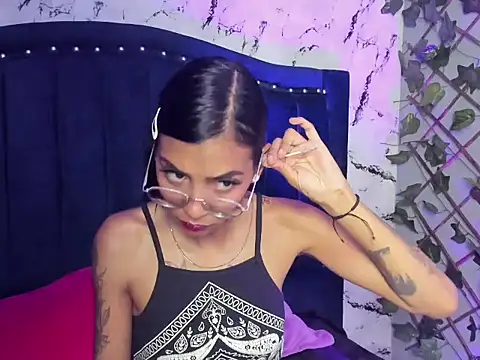 KarlaSlutSkinny__ Chat XXX in diretta