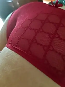 Živá chatovací místnost MadaamJizz_DickLewd