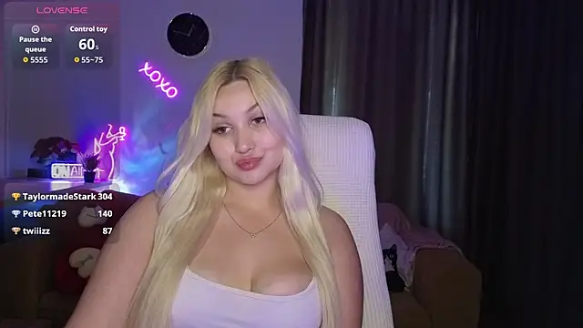 adrelaxina's Live XXX Chat
