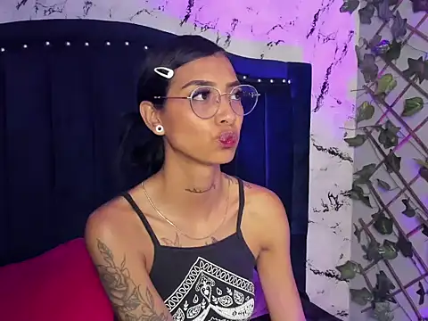 KarlaSlutSkinny__ – Live XXX-chat