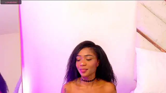 دردشة AlanaDoll الجنسية المباشرة