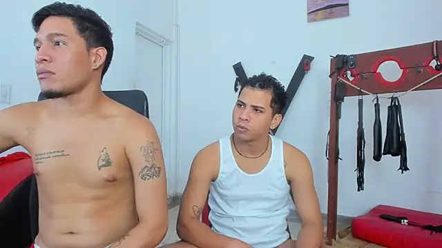 Show modela your_gay_party na web-kameri