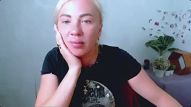 Czat XXX na żywo – EmmaCat_