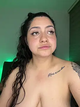 Amyy_1 Adlı Modelin Canlı XXX Sohbeti