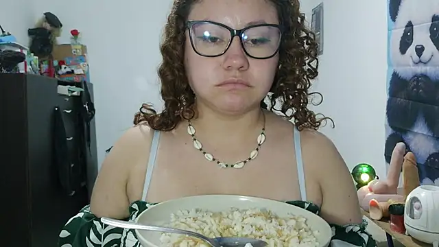 XXX chat uživo modela curly_greeneyed