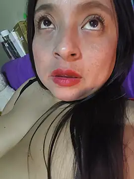 kathy9522 Adlı Modelin Canlı XXX Sohbeti