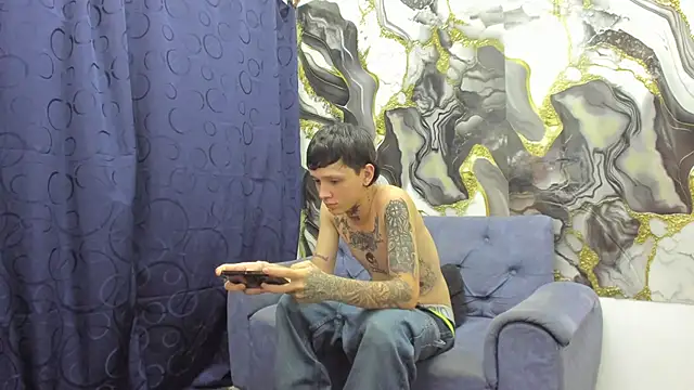 StraightBoy_Nick 即時 XXX 聊天