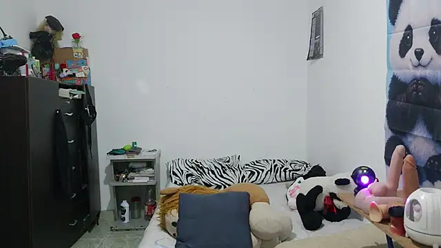 curly_greeneyed's Live XXX Chat