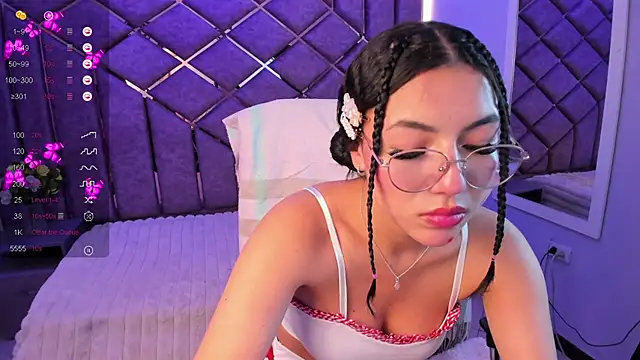 Poly_Sasha_ লাইভ XXX চ্যাট