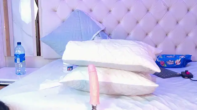 Emaa2_sm's Live XXX Chat